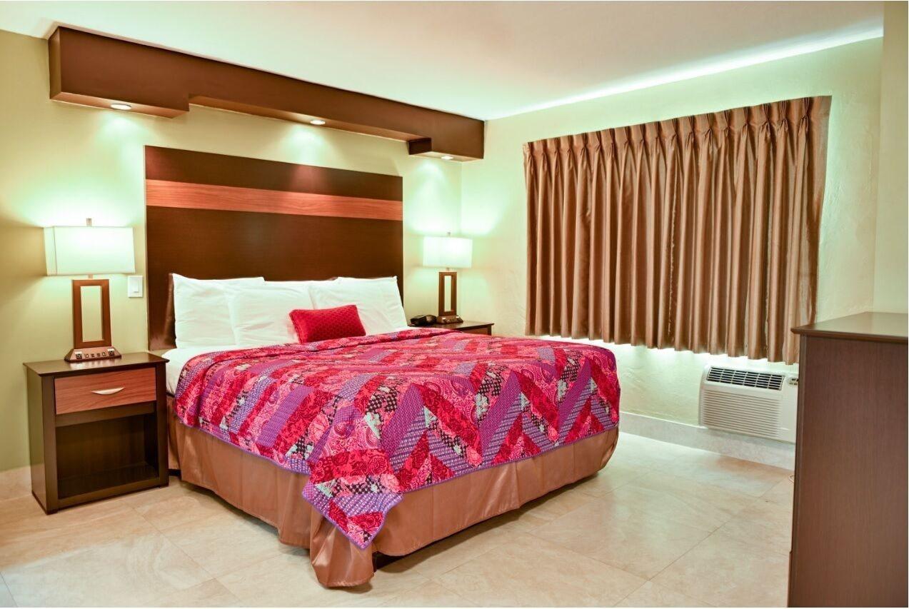 Oceans Beach Resort & Suites 폼파노 비치 외부 사진