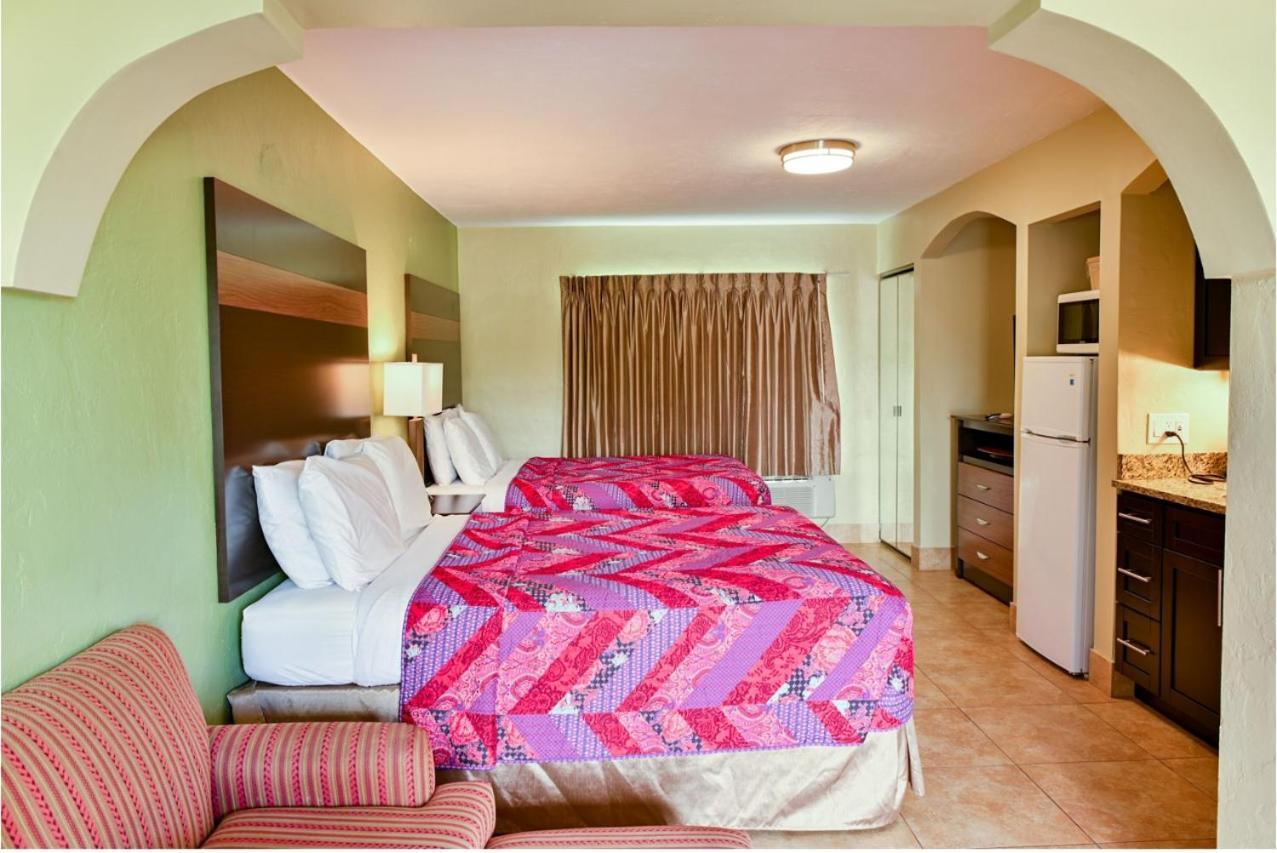 Oceans Beach Resort & Suites 폼파노 비치 외부 사진