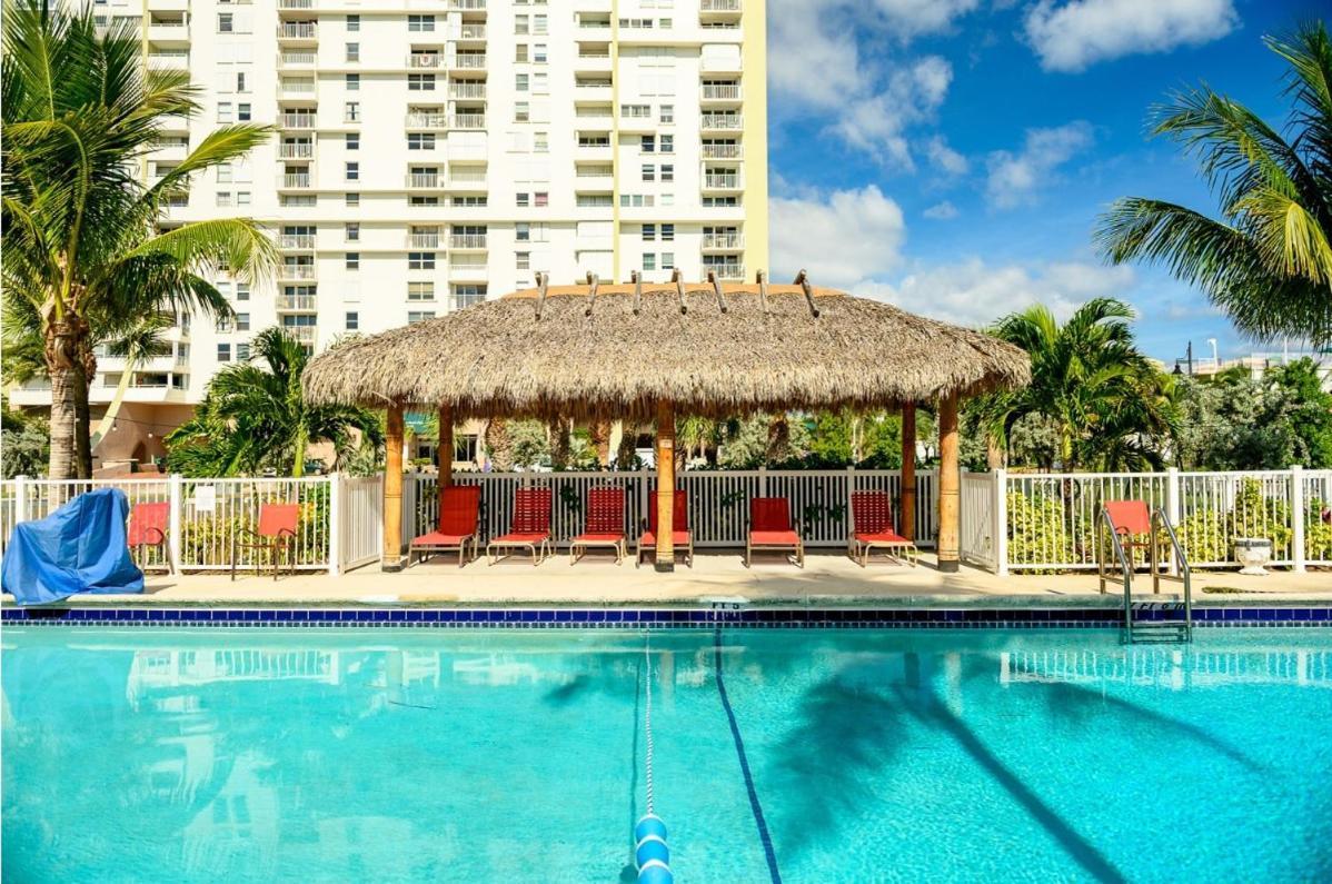 Oceans Beach Resort & Suites 폼파노 비치 외부 사진