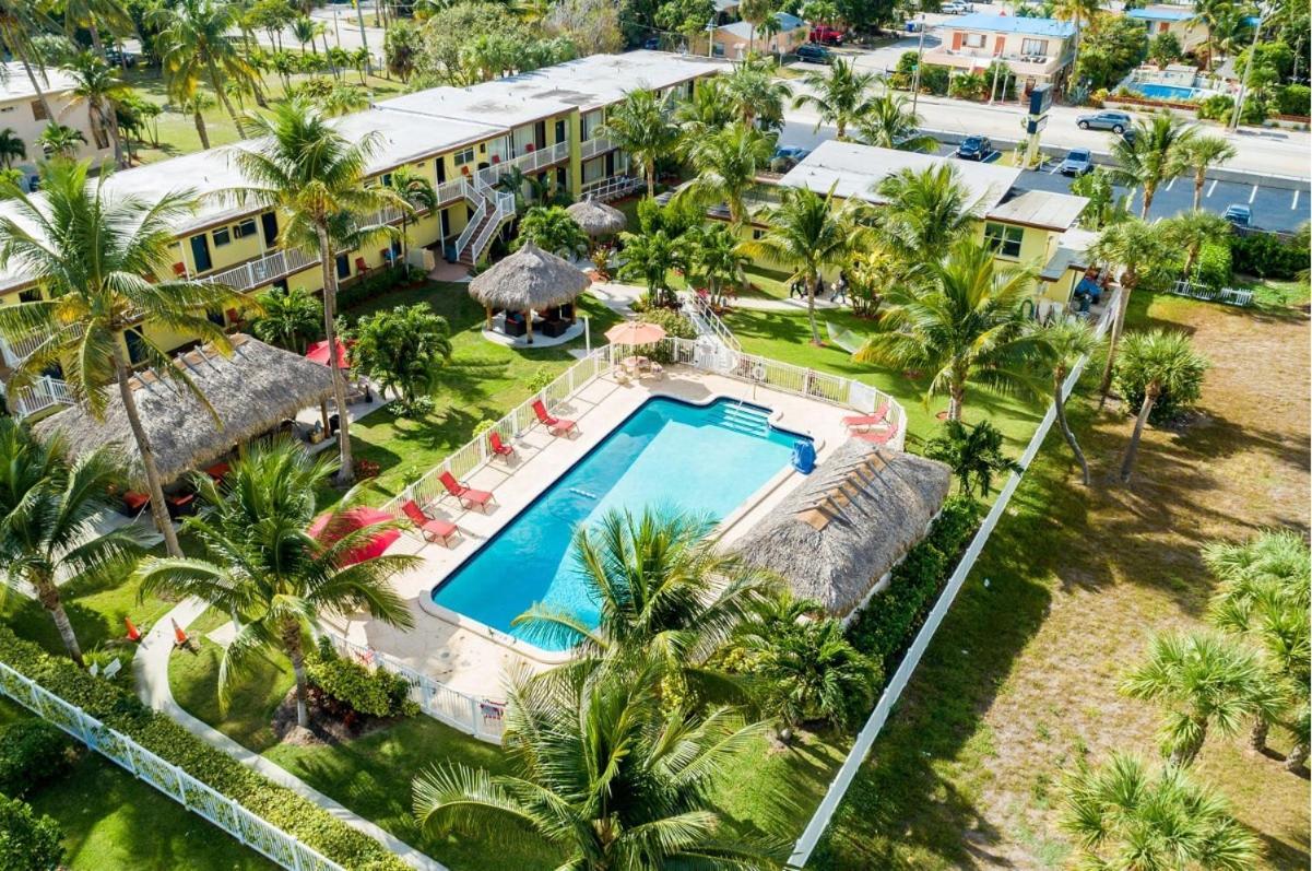 Oceans Beach Resort & Suites 폼파노 비치 외부 사진