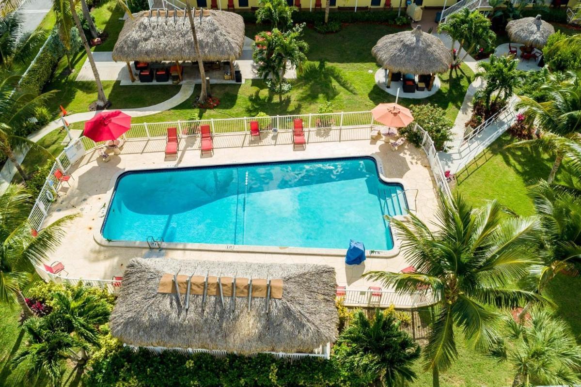 Oceans Beach Resort & Suites 폼파노 비치 외부 사진